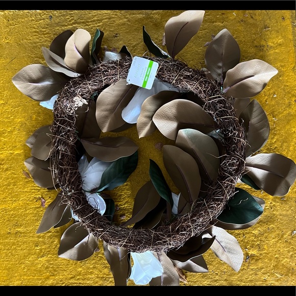 Magnolia wreath - Picture 2 of 2